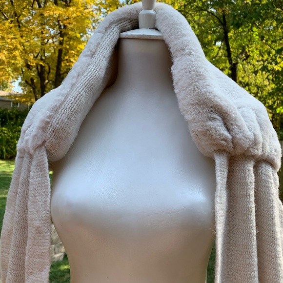 RINO & PELLE “SNOWHITE” CREAM FAUX FUR SCARF Fringe - Picture 2 of 8